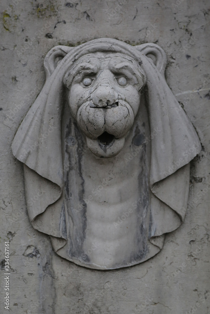 Fototapeta premium Fontaine, figure de lion