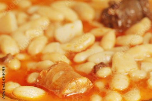 fabada asturiana con chorizo y morcilla  lleno de salsa, sabroso, rico, jugoso, apetitoso, comida caliente, stew, hot  meal,  bokeh, 