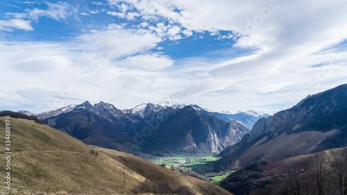 Timelapse nuage lumiere vallée pyrenées