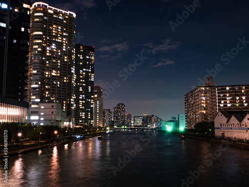High rise buildings in Tokyo reflected in a river © Peter Austin