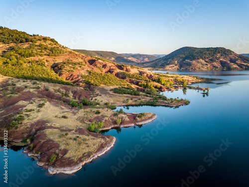 Obraz na plátně Photo drone lac du salagou lumiere matin