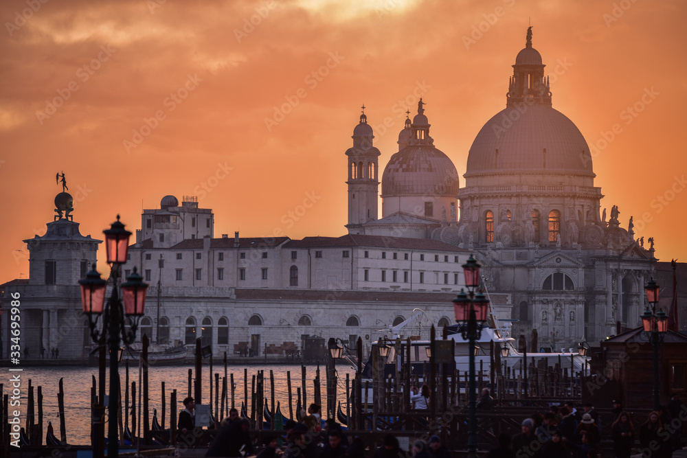 Venedig - Santa Maria della Salute am Canal Grande im Abendlicht