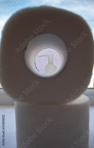 Мыло для рук и туалетная бумага