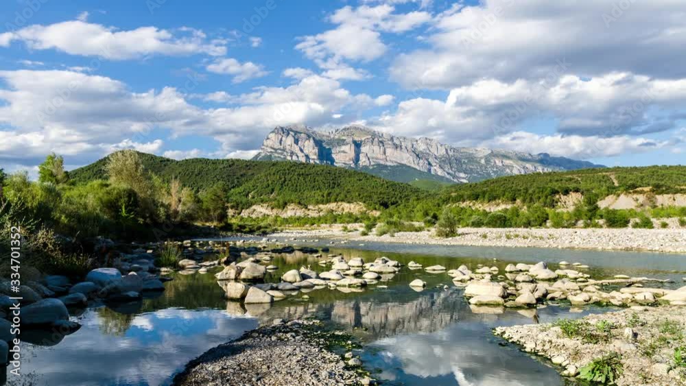 Timelapse reflet nuage montagne riviere espagne aragon