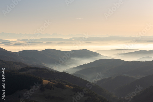Blick von Belchen in den Schwarzwald und Alpen © Alex Hagmann