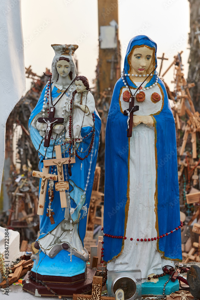 Obraz premium Hill of Crosses (Kryziu kalnas), a famous site of pilgrimage in northern Lithuania.