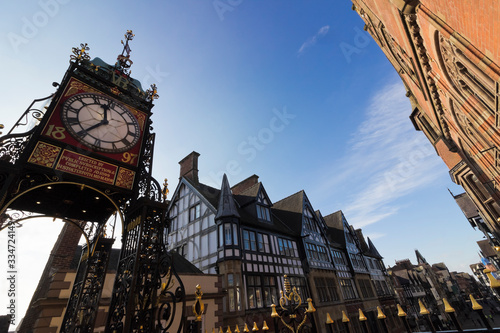 Tableau sur toile Vista of the historic Eastgate Clock & Chester Rows from the Chester city walls,