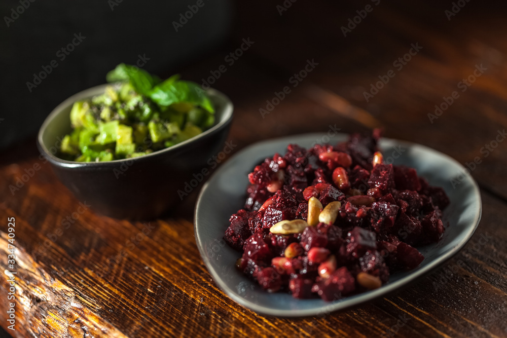 Tartar von Roter Bete und Avocado mit Frischkäse-Dip Tartar von Roter Bete und Avocado mit Frischkäse-Dip