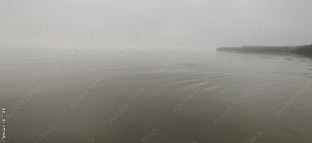 Fototapeta premium foggy water sky clouds