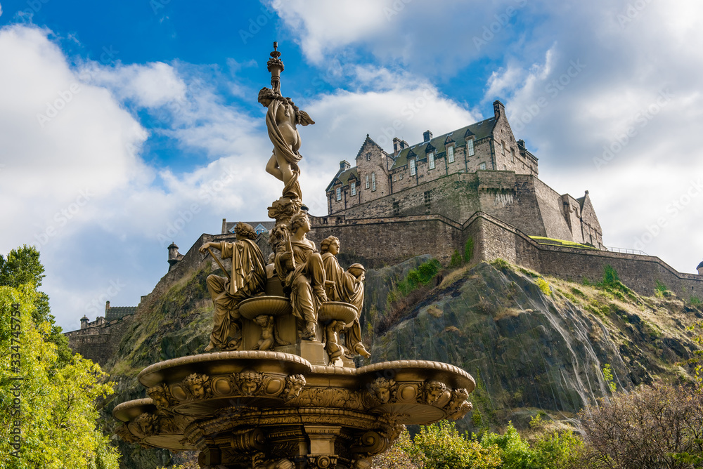 Obraz premium Edinburgh castle in Scotland