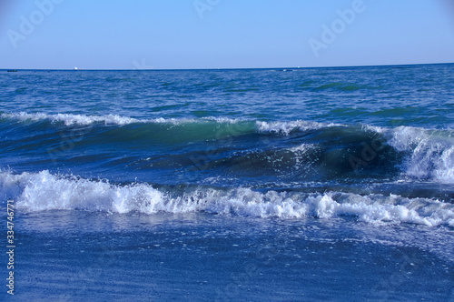 波たつ海水
