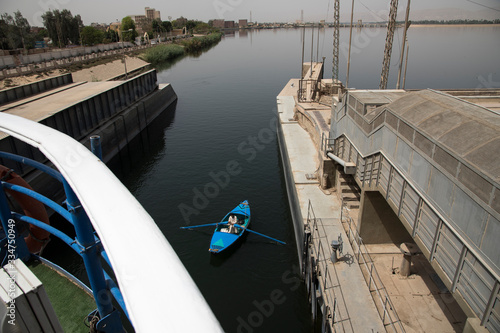 Passage of a tourist cruise through the lock of the Nile River at the height of the city of Esna in Egypt, Africa. Great engineering work that saves an unevenness of 8 meters. © fuen30