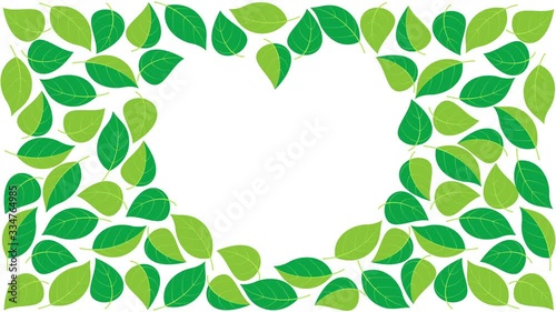 舞い落ちた緑の葉っぱがハートマークを描く　The green leaves that flutter down draw a heart symbol