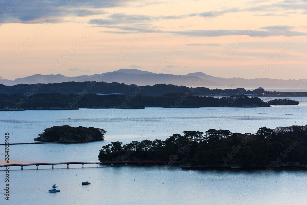 Fototapeta premium 日本三景・宮城県松島の夜明け