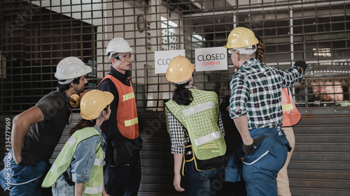Foto The spread of the virus caused the industrial factories to shut down, unemployed people lose income