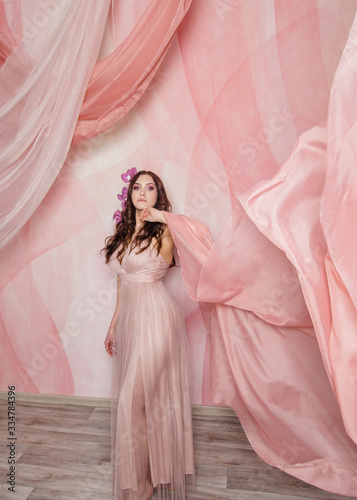 Fototapeta Naklejka Na Ścianę i Meble -  Beautiful girl with on the rosy background