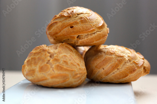 Wallpaper Mural several eclairs on the table Torontodigital.ca