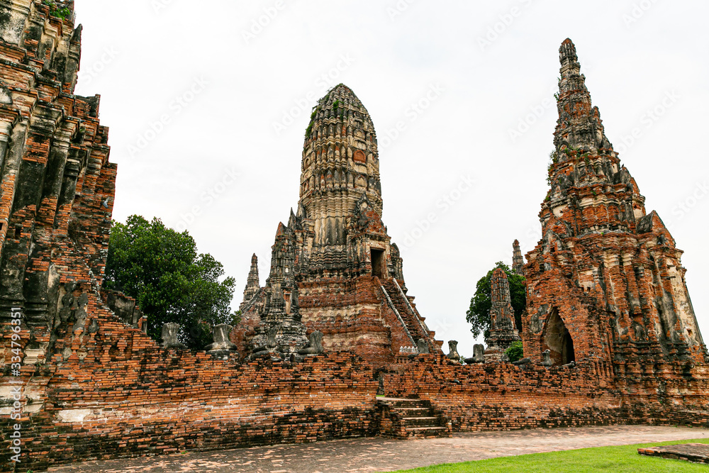 Obraz premium Wat Phra Mahathat in the Ayutthaya historical park, Thailand