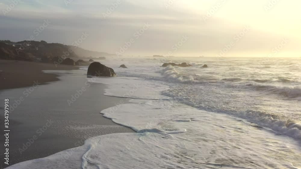 Beautiful and peaceful beach in the southern Oregon coast with amazing views and natural landscapes Beautiful and peaceful beach in the southern Oregon coast with amazing views and natural landscapes