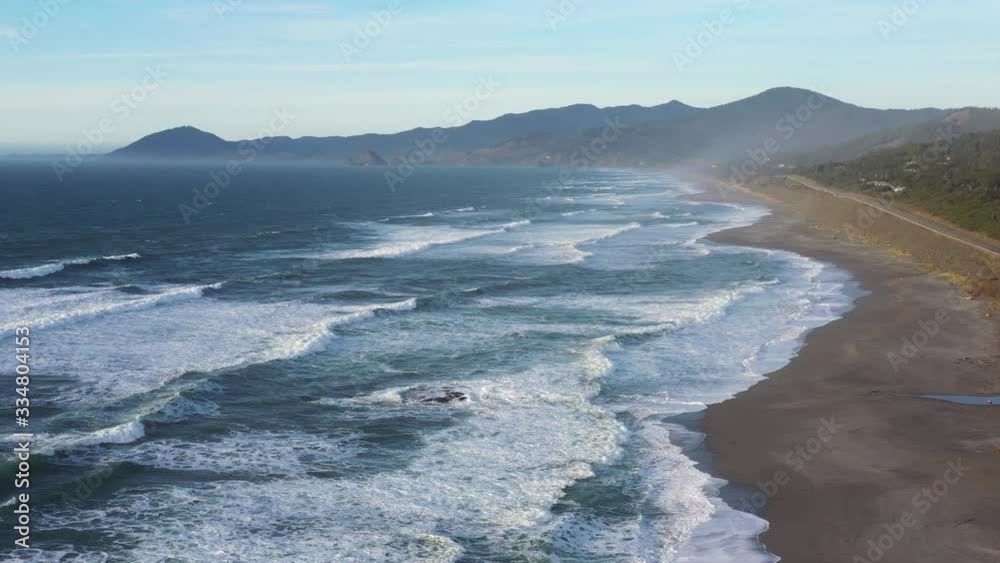 Beautiful and peaceful beach in the southern Oregon coast with amazing views and natural landscapes Beautiful and peaceful beach in the southern Oregon coast with amazing views and natural landscapes