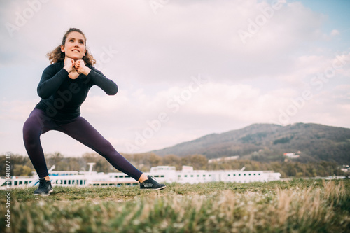 Stretching und Yoga im Sportoutfit an der Donau photo