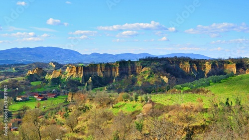 paesaggio naturale toscano delle Balze del Valdarno in Arezzo in Italia. Sono dei rilievi di detriti stratificati formati per erosione in seguito al prosciugamento di un lago nella zona di due milioni photo