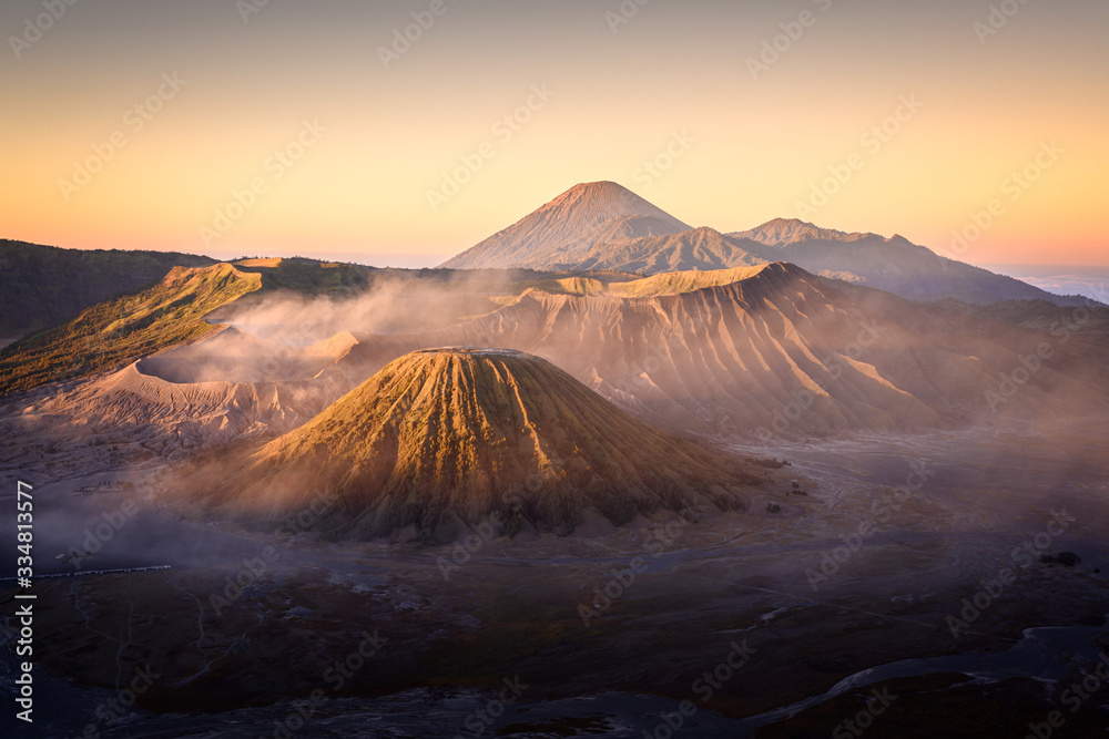 Obraz premium Golden Hour at Bromo Volcano