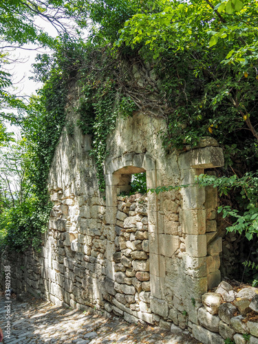 Fototapeta Naklejka Na Ścianę i Meble -  Medieval windows arches and doors in Provence.