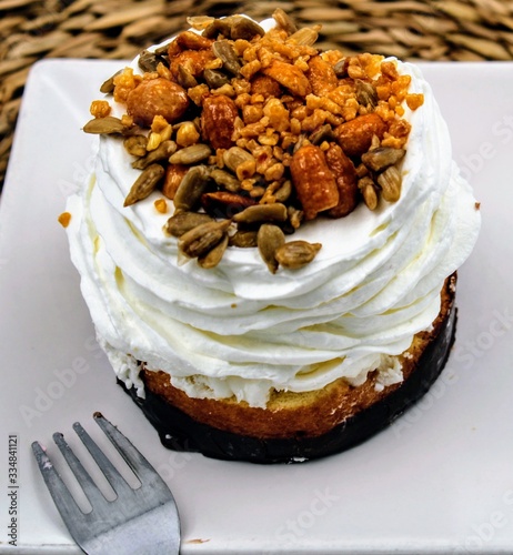 Sponge cake with whipped cream