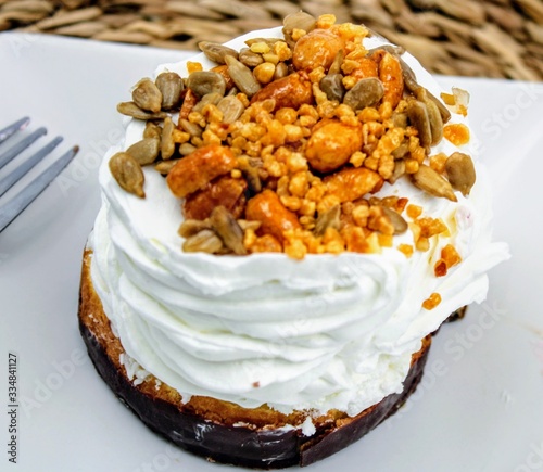 Sponge cake with whipped cream