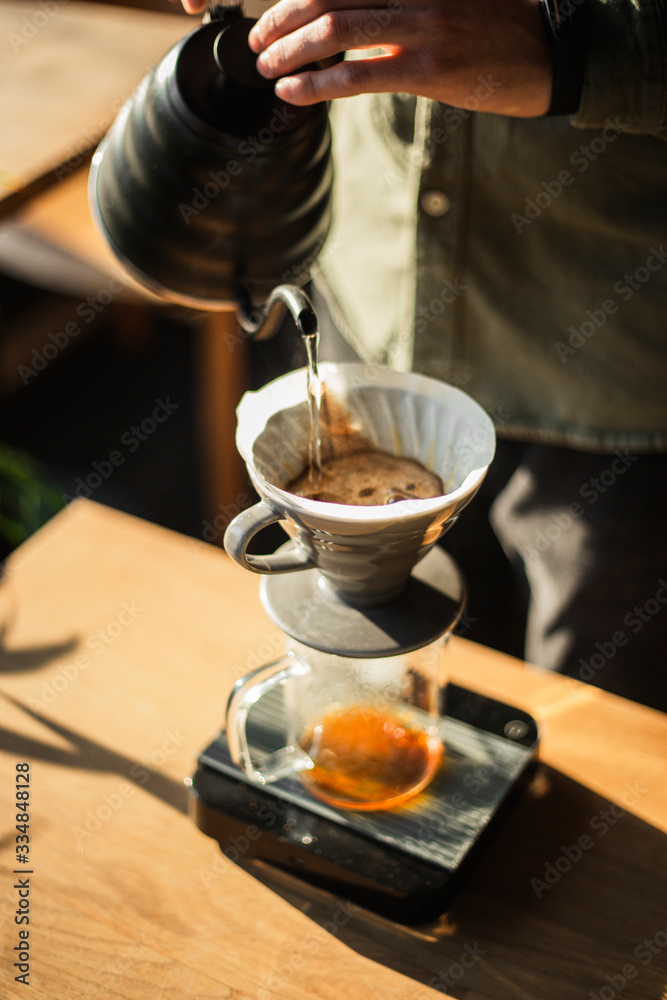 Making Arabica coffee using an alternative method of pour over