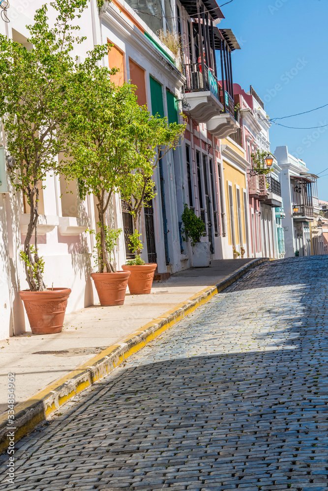 Obraz premium Uphill Walk in San Juan