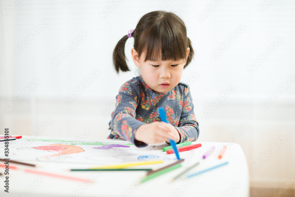 toddler girl practice color paiting at home toddler girl practice color paiting at home