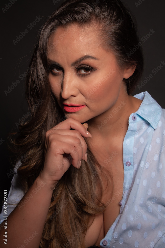 Retrato Mujer Mexicana madura sonriente glamour Retrato Mujer Mexicana madura sonriente glamour