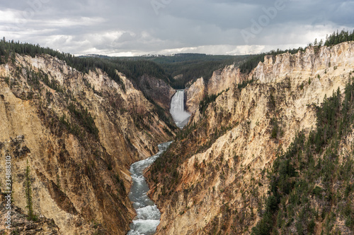 Obraz na plátně Brink of the Lower Falls in Yellowstone National Park