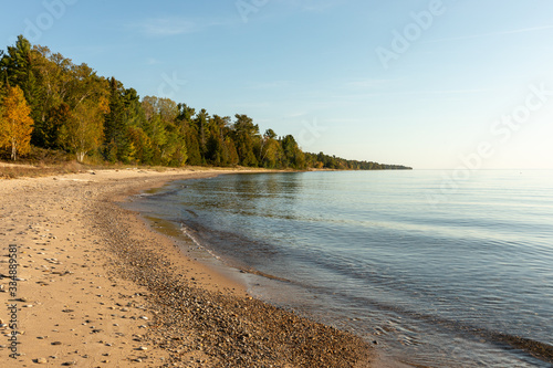 Fototapeta Naklejka Na Ścianę i Meble -  The curved shoreline of Lake Michigan