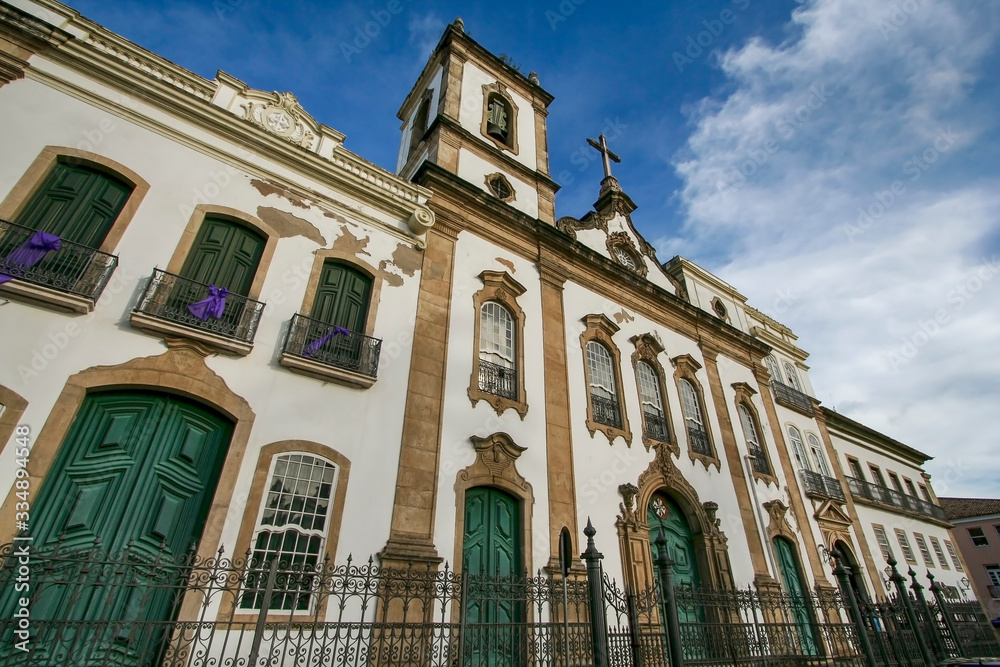 Igreja fechada em Salvador, Bahia. Grade e portas fechadas. Sem pessoas na imagem