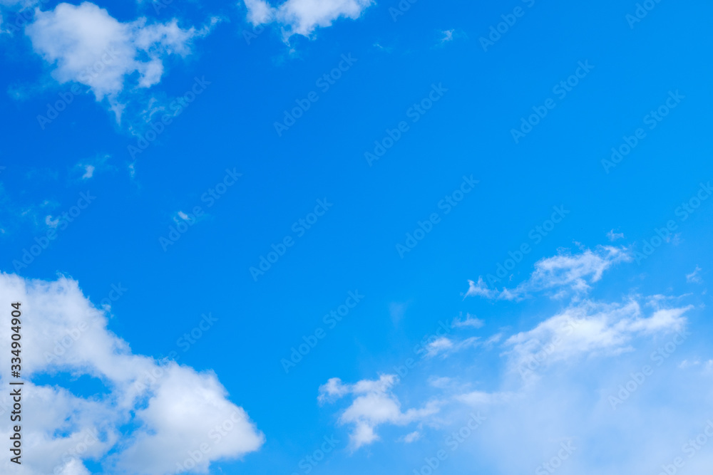写真素材 青空 空 雲 春の空 背景 背景素材 3月 コピースペース Stock Foto Adobe Stock 写真素材 青空 空 雲 春の空 背景 背景素材 3月 コピースペース Stock Foto Adobe Stock