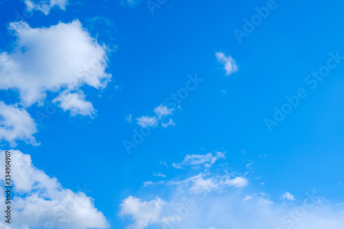 【写真素材】 青空 空 雲 春の空 背景 背景素材 3月 コピースペース 