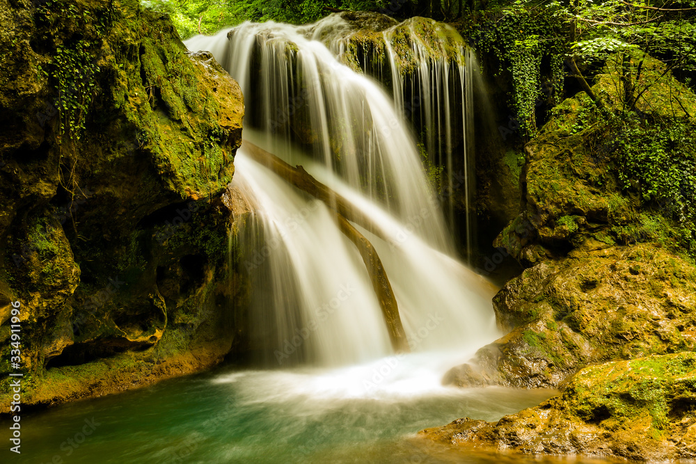 Obraz premium La Vaioaga Waterfall, Beusnita National Park, Romania