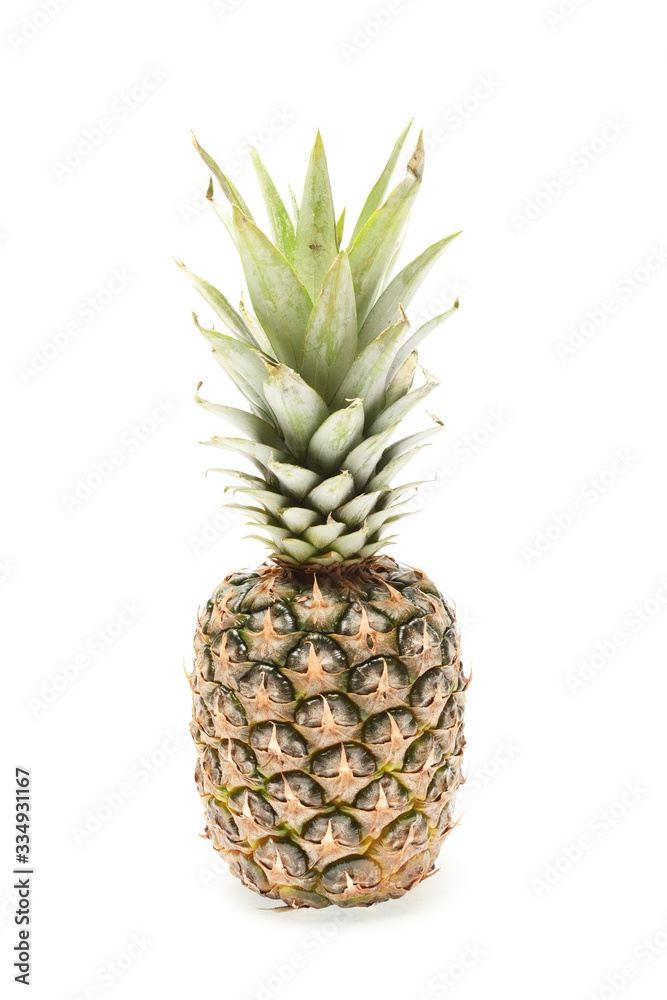 Fototapeta premium single whole pineapple isolated on white background