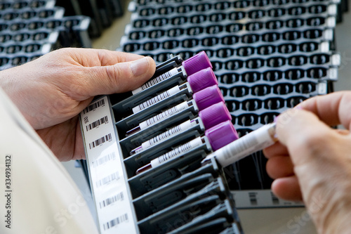 France, Laboratoire d'analyses médicales photo