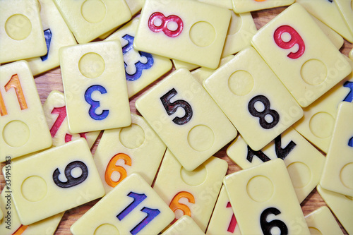 Foto many mixed rummy game pieces