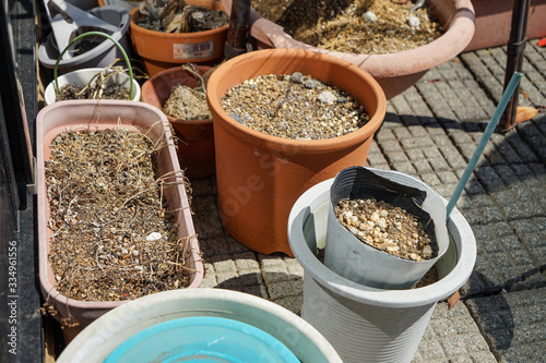 何も植えられていない植木鉢