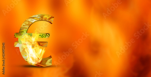 brennendes 3d eurozeichen vora abstraktem feuer hintergrund photo