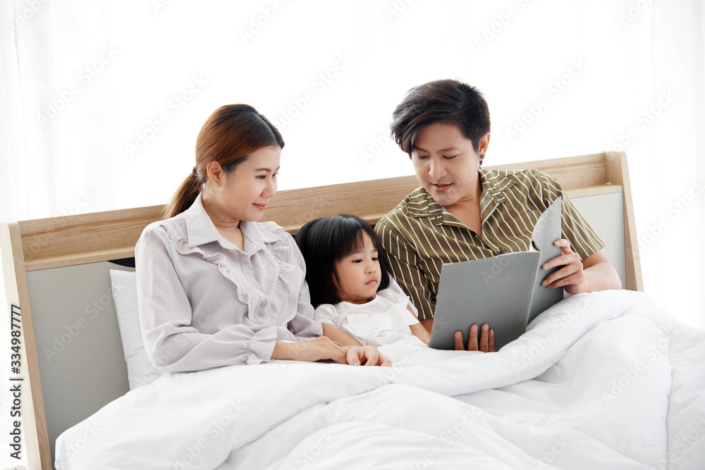 The father told the story to his daughter on the bed while in the mother's arms. The father told the story to his daughter on the bed while in the mother's arms.