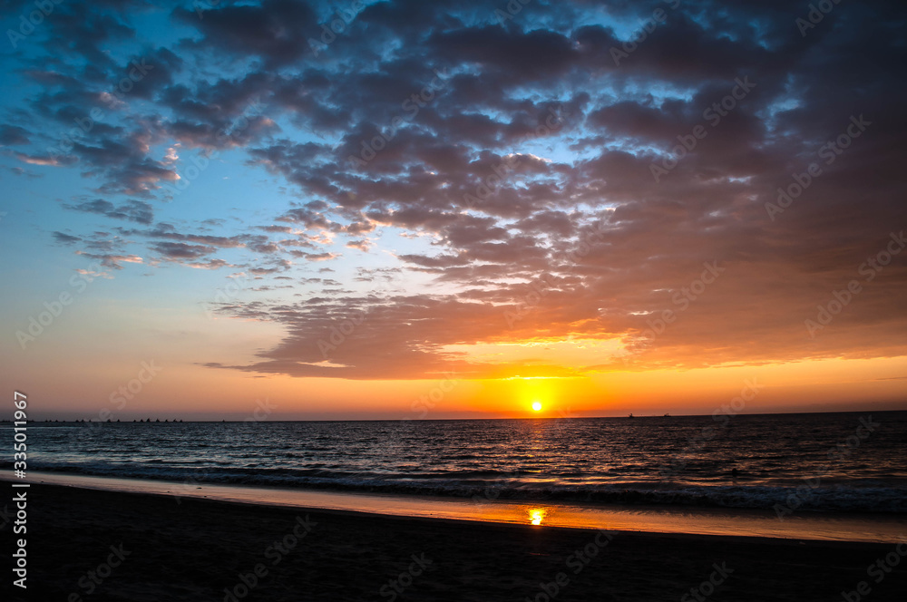 Obraz premium atardecer playa