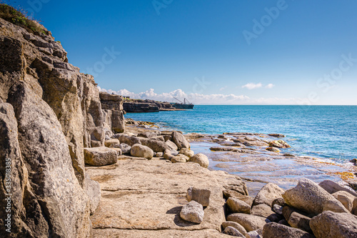 Obraz na płótnie Looking along the rocky coast at Portland Bill, Isle of Portland, Dorset w salonie