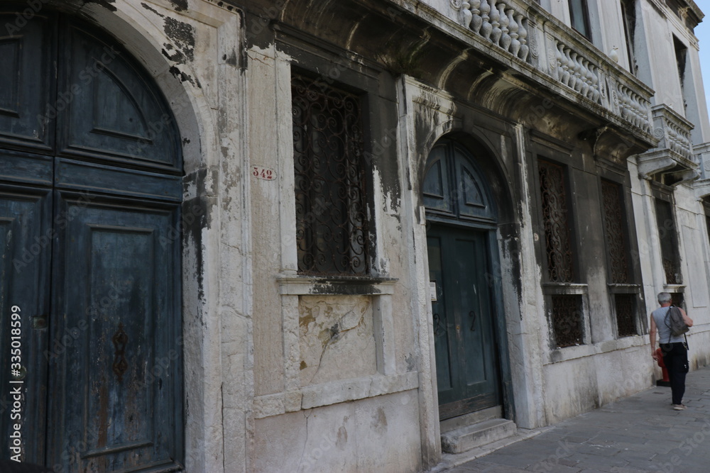 Fototapeta premium old houses in venice italy