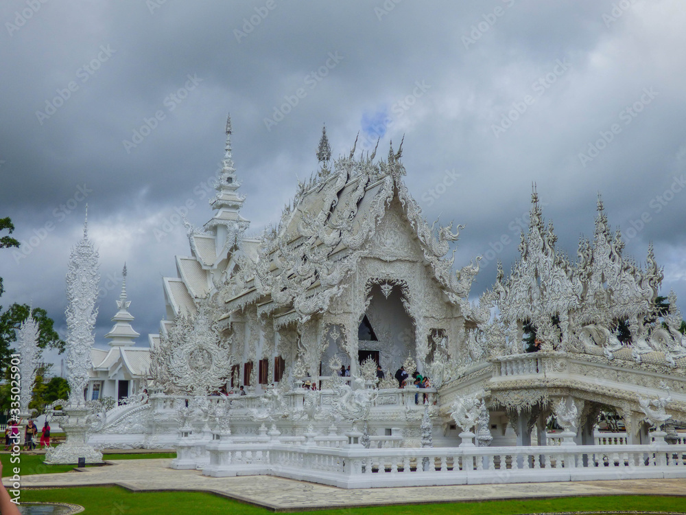 templo blanco chiang rai